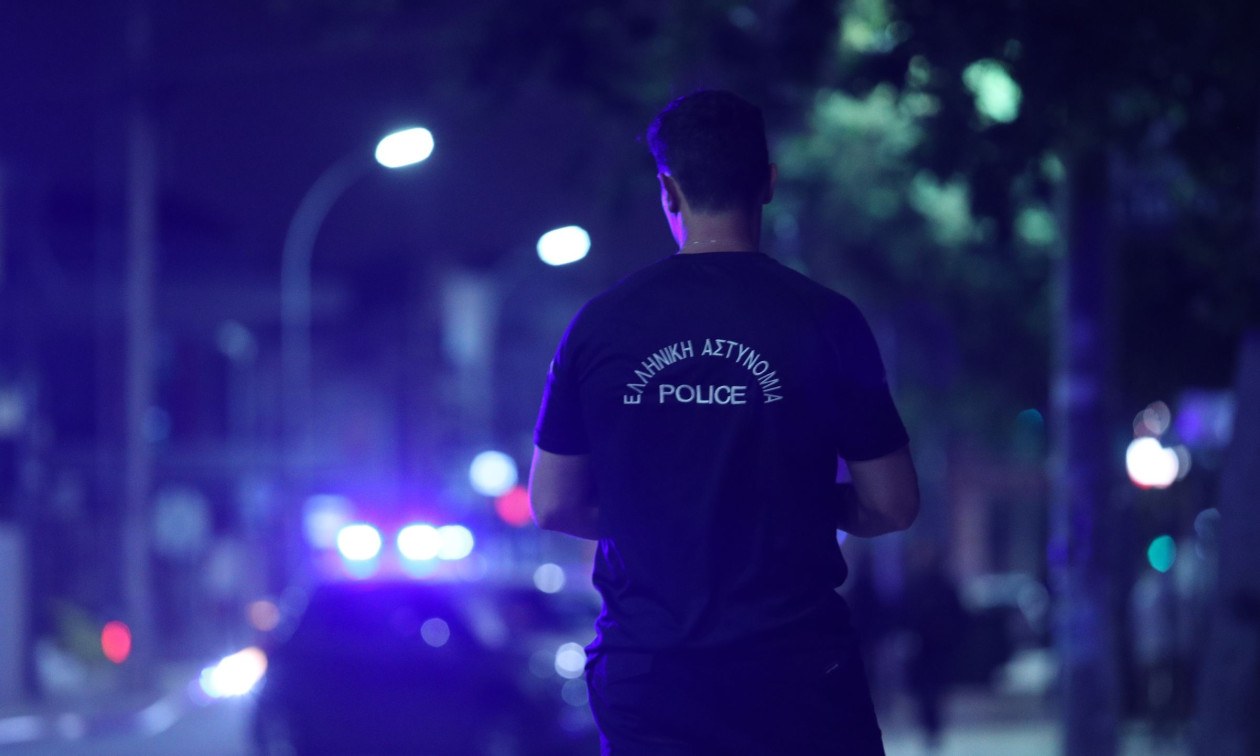 Στο επίκεντρο των ερευνών βρίσκεται η δράση ομάδων αυτοδικίας που εμφανίζονται σε Αθήνα και Θεσσαλονίκη.