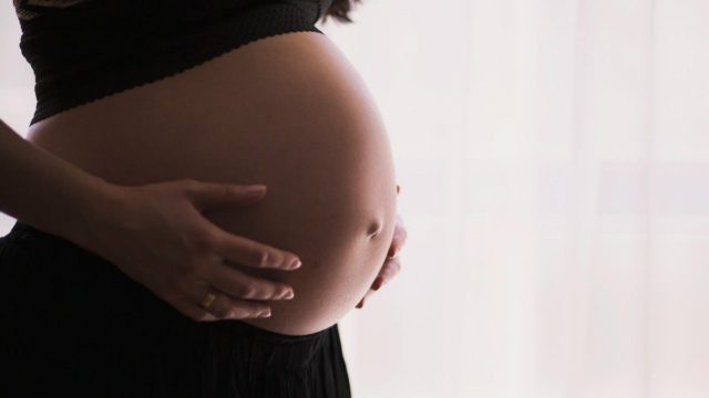 Διάσημη ηθοποιός έγκυος στο τρίτο της παιδί, ένα χρόνο μετά το διαζύγιο