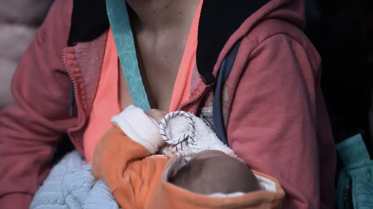 Συγκλονισμένη η κοινωνία της Πάτρας από την είδηση του θανάτου του 14ήμερου βρέφους που νοσηλευόταν σε εντατική.