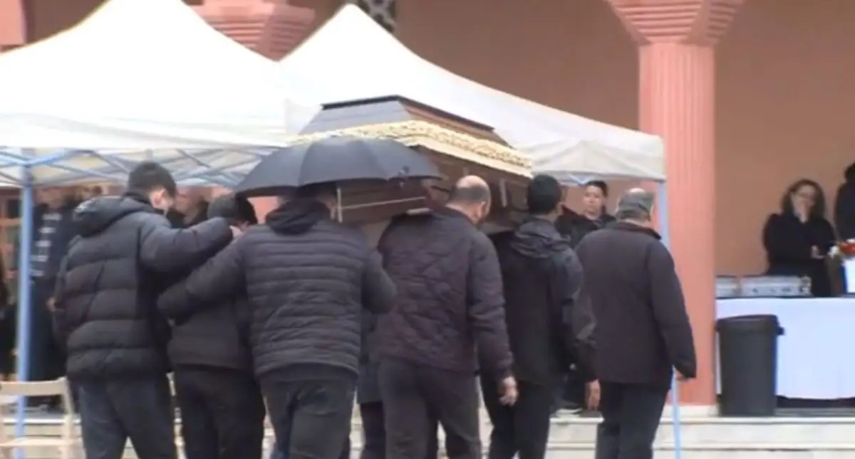 Ανείπωτος πόνος: Οικογένεια και παιδιά αποχαιρέτησαν την Ελευθερία Γιακουμάκη