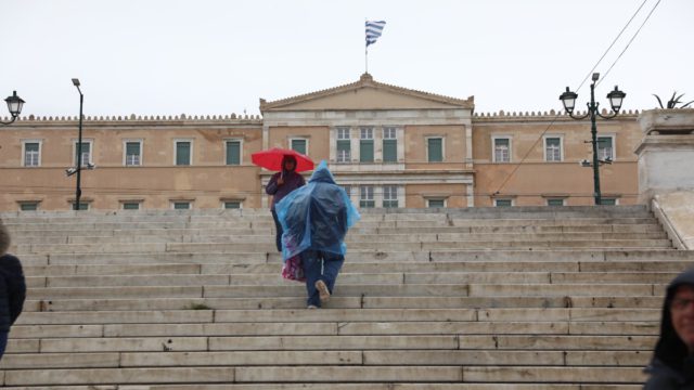 Καιρός σήμερα 3/4: Παραμένει άστατο το σκηνικό μετά την αποχώρηση του Erminio – Η πρόγνωση Τσατραφύλλια και Αρνιακού