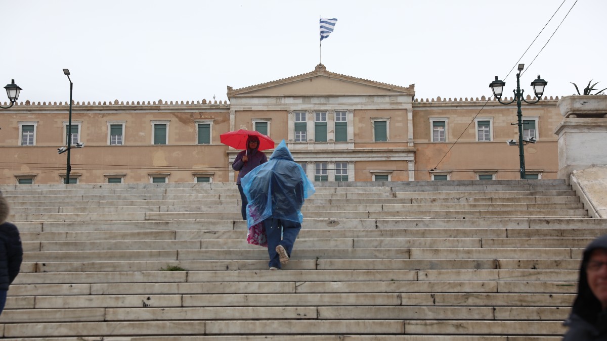 Καιρός σήμερα 3/4: Παραμένει άστατο το σκηνικό μετά την αποχώρηση του Erminio – Η πρόγνωση Τσατραφύλλια και Αρνιακού