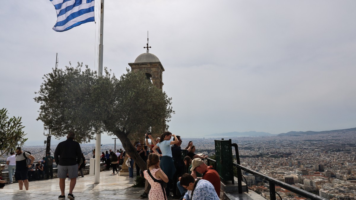 Καιρός σήμερα 16/4: Αφρικανική σκόνη και ισχυροί βοριάδες – Πώς εξελίσσεται το σκηνικό σύμφωνα με Μαρουσάκη και Μάλεση