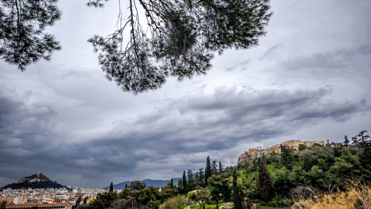 Καιρός σήμερα 21/4: Έρχεται επιδείνωση με βροχές και καταιγίδες – Τι λένε Ζιακοπούλου και Μαρουσάκης