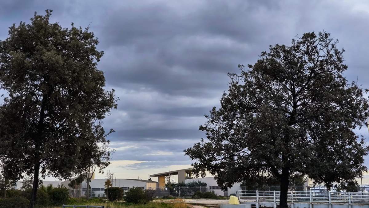 Καιρός σήμερα 11/4: Άστατο σκηνικό το Μεγάλο Σάββατο – Πού θα βρέξει σύμφωνα με Μαρουσάκη και Τυράσκη
