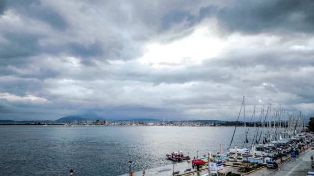 Καιρός σήμερα 22/4: Μεταβολή με καταιγίδες και πτώση της θερμοκρασίας – Η πρόγνωση Ζιακοπούλου και Μαρουσάκη