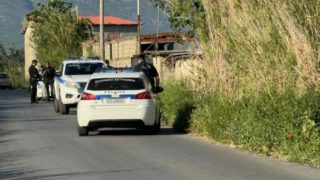 Θρίλερ στην Καλαμάτα: Νεκρός άνδρας με σφαίρα στο κεφάλι μέσα σε στάβλο
