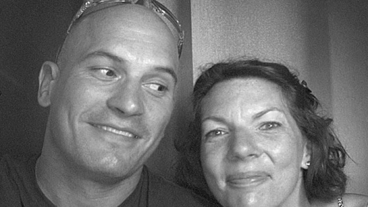 «Ήταν υγιής και δραστήρια, όμως πέθανε από καρκίνο ωοθηκών στα 46»: Το σύμπτωμα στο γυμναστήριο που αποκάλυψε την αλήθεια