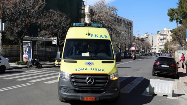 Τραγωδία στο Κιάτο: Συνέβη ένα από τα πιο φρικτά εργατικά ατυχήματα στην Ελλάδα – Μαλλιά 40χρονης πιάστηκαν σε μηχάνημα