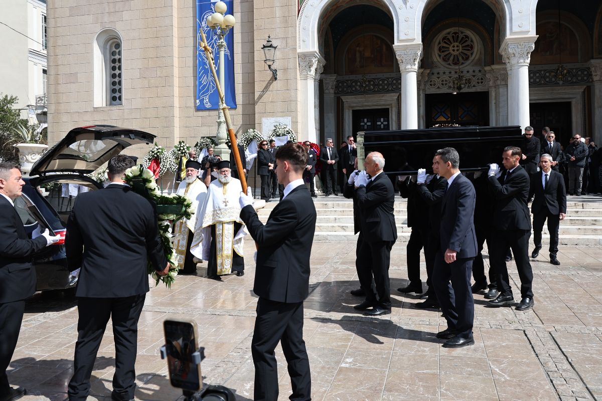 Μαρινέλλα: Το τελευταίο αντίο και τα σχόλια για όσους πήγαν… για τις κάμερες