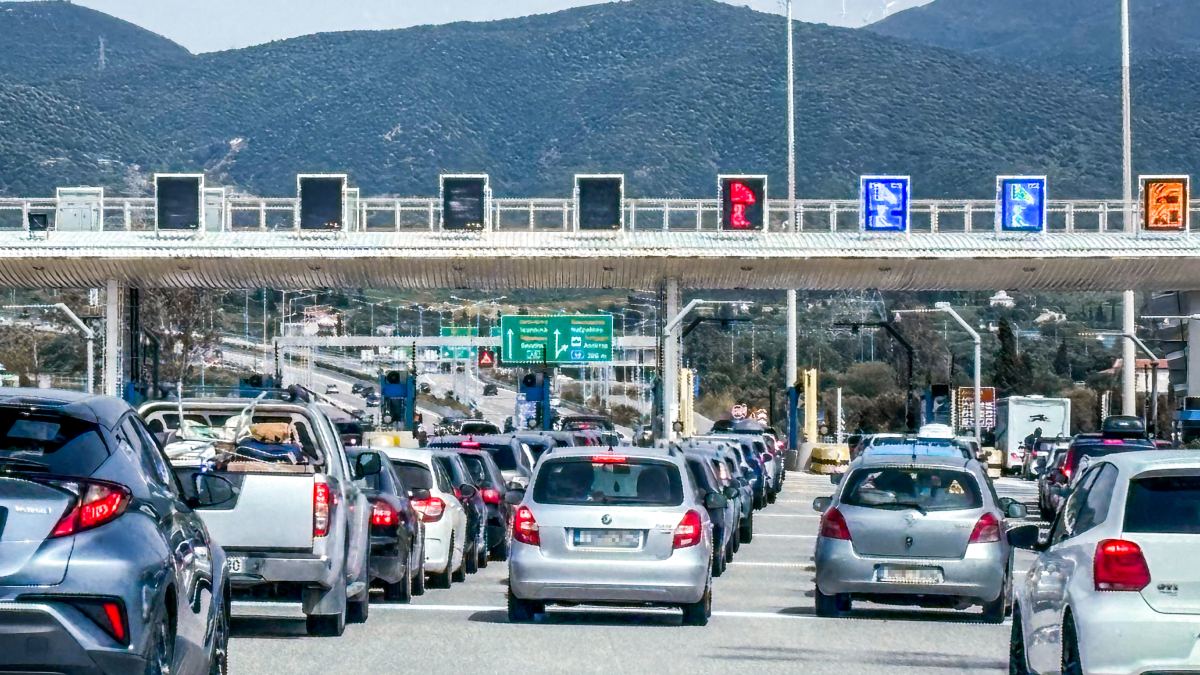 Επιστροφή των εκδρομέων του Πάσχα: Ουρές χιλιομέτρων σε Ελευσίνα και Ισθμό – Πού καταγράφονται οι μεγαλύτερες καθυστερήσεις