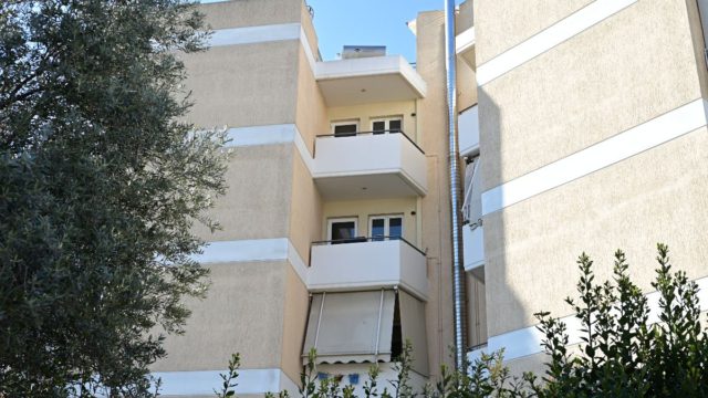 «Θρίλερ» με την πτώση στο Μαρούσι: Ο 29χρονος αρνείται ότι την έσπρωξε – Κάλεσε ασθενοφόρο πριν πέσει δεύτερη φορά