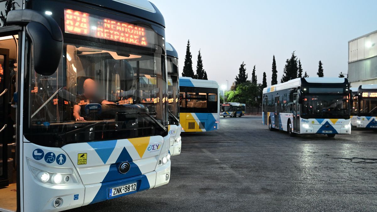 Πειραιάς: Πανικός σε λεωφορείο μετά από κροτίδα
