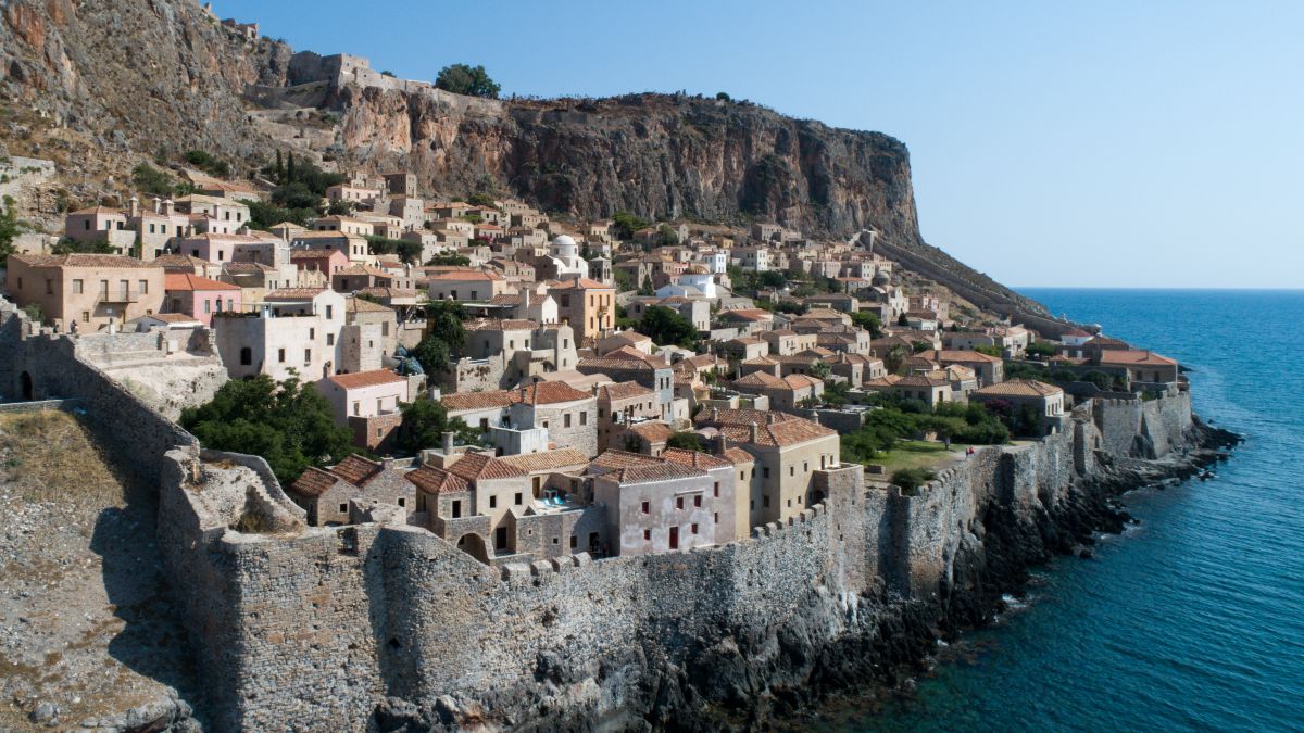 Από την Αθήνα στη Μονεμβασιά: Ο πιο πλήρης οδηγός για μια αξέχαστη ημέρα