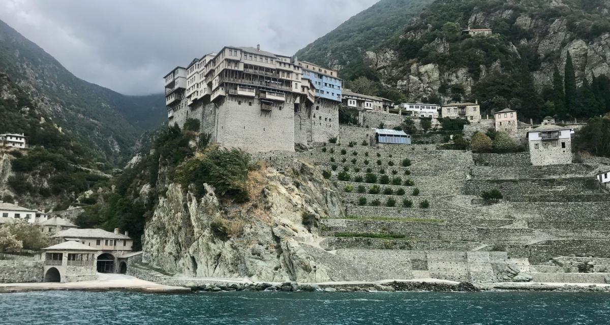 Η ζωή των μοναχών στα δύσβατα ασκητικά Καρούλια στο Άγιον Όρος (Βίντεο)