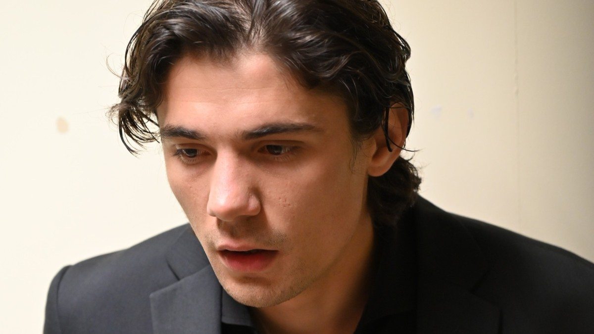 Ο Λευτέρης πηγαίνει κρυφά και κάνει εξετάσεις για να δει τι πραγματικά του συμβαίνει τον τελευταίο καιρό