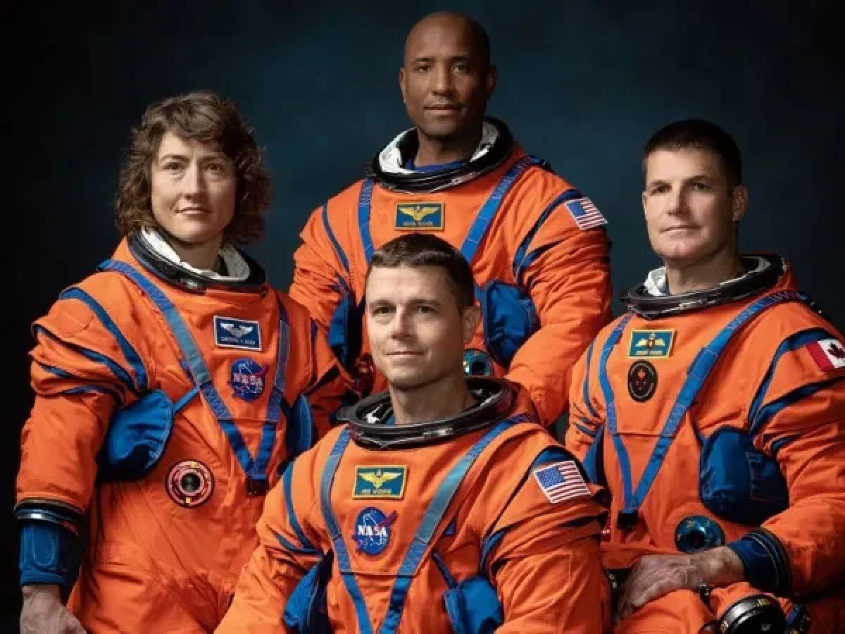 Artemis II: Το λούτρινο που έγινε... απόδειξη συνωμοσίας