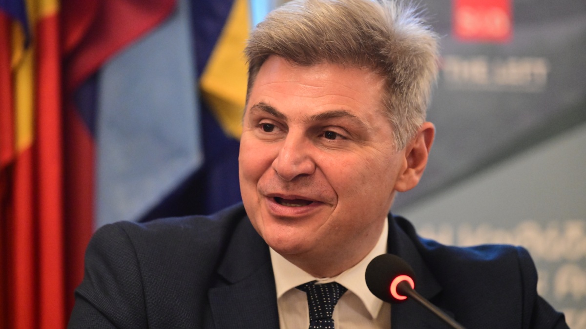 Η πολιτική μεταγραφή της χρονιάς: Γιατί ο Φαραντούρης γύρισε την πλάτη στον ΣΥΡΙΖΑ