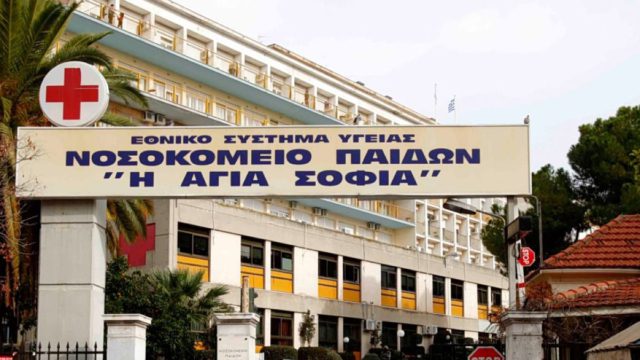 Πειραιάς: Μάχη για τη ζωή δίνει η δίχρονη μετά την επίθεση σκύλου – Πάνω από 4 ώρες το χειρουργείο, τι λένε οι γιατροί