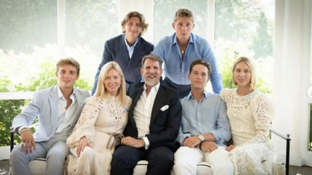 ΣτΕ: Νόμιμη η ελληνική ιθαγένεια και το επώνυμο «Ντε Γκρες» για την τέως βασιλική οικογένεια