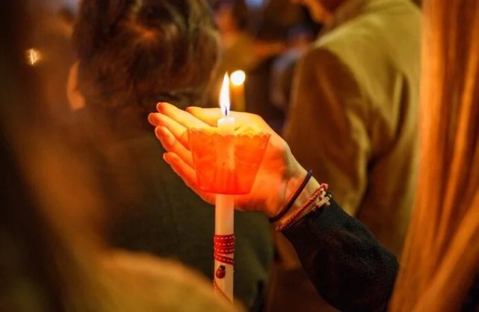 Κάθε ημέρα της Μεγάλης Εβδομάδας κρύβει έναν βαθύ συμβολισμό, αναδεικνύοντας τη μάχη ανάμεσα στη φθορά και την αφθαρσία, στον θάνατο και τη ζωή.