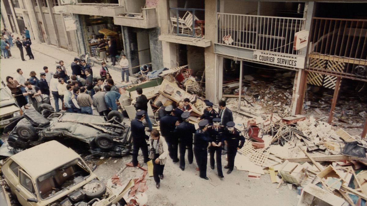 Σαν σήμερα, 19 Απριλίου 1991: Βόμβα που προοριζόταν για το αγγλικό προξενείο στην Πάτρα, εκρήγνυται στα χέρια εκείνου που τη μεταφέρει – Νεκρός ο ίδιος μαζί με 6 Έλληνες περαστικούς