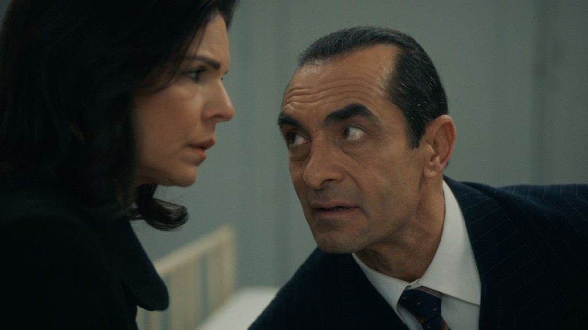 «Είναι ο εγγονός μας… Το παιδί του Στράτου μας, Ηλία. Σου το είπα ότι θα το βρω και το έκανα. Αγκάλιασέ τον, έχει το αίμα μας»