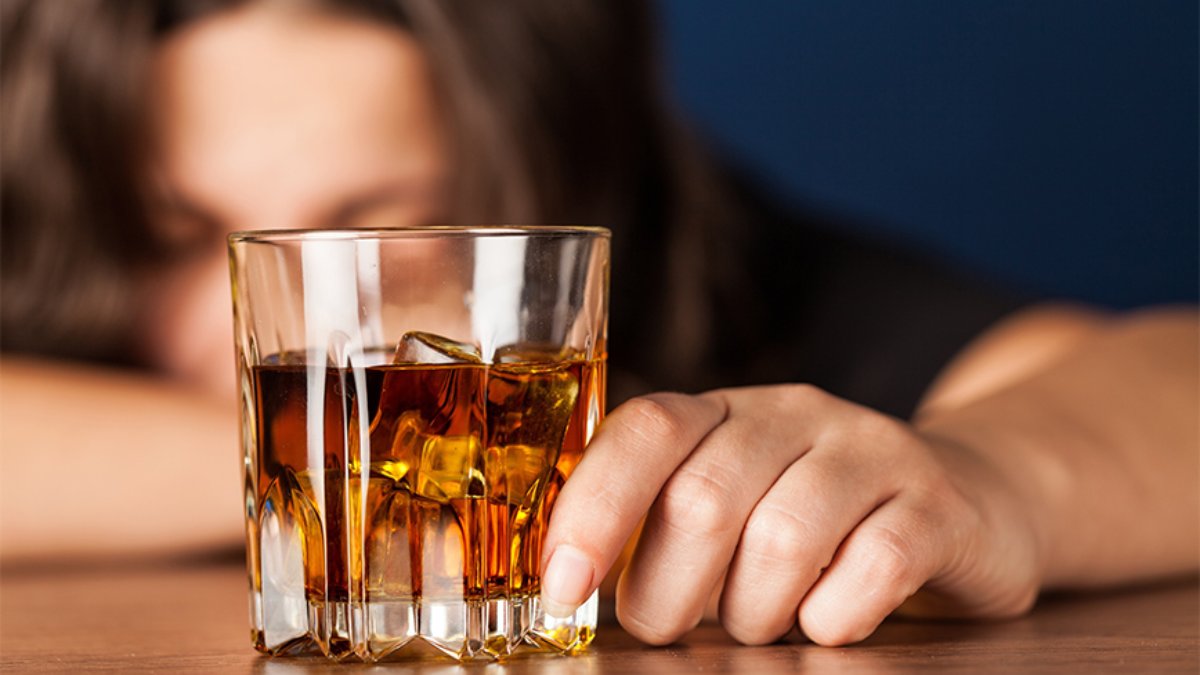 Όταν το αλκοόλ ξεφεύγει: Από τη διασκέδαση στην απώλεια ελέγχου