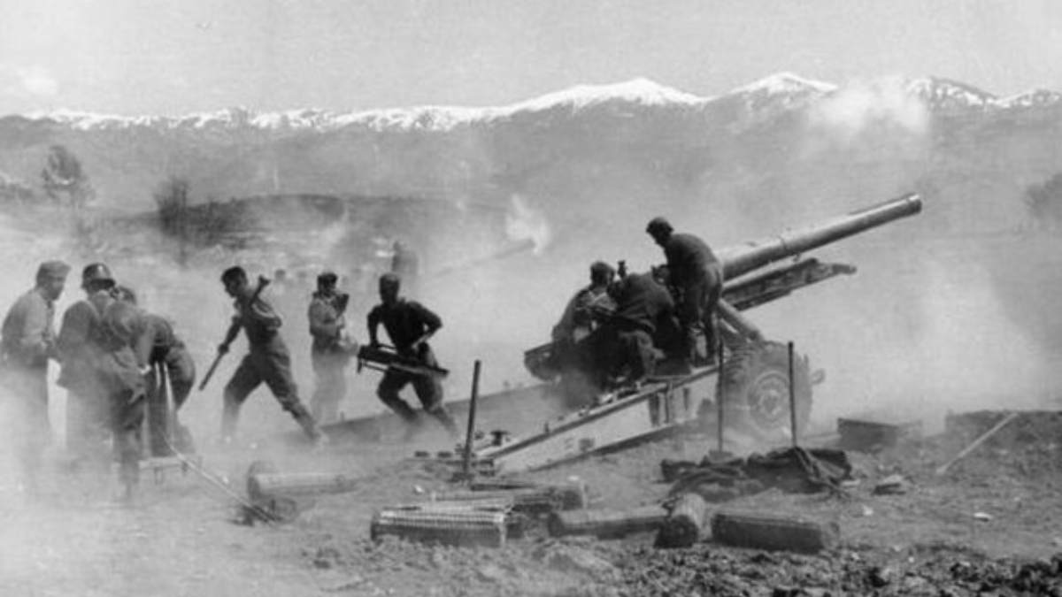 Τα γερμανικά στρατεύματα εισέρχονται στην πόλη και καταλαμβάνουν στρατηγικά σημεία