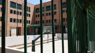 Τρόμος στο Χαϊδάρι: 13χρονη έπεσε από μπαλκόνι σχολείου – Νοσηλεύεται διασωληνωμένη στη ΜΕΘ