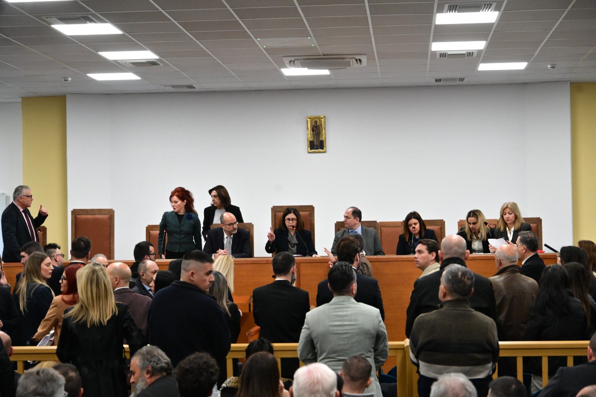 Στη Λάρισα συνεχίζεται η δίκη για τα Τέμπη