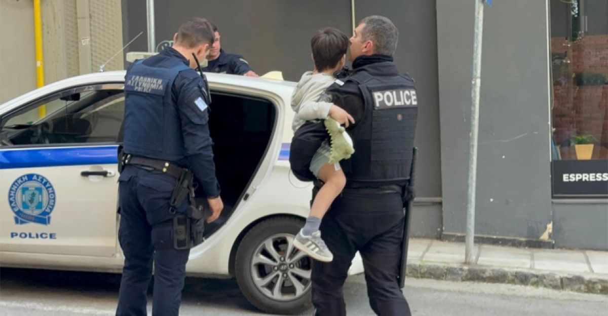5χρονο χωρίς επίβλεψη σε μεγάλο ύψος – Κίνδυνος για περαστικούς