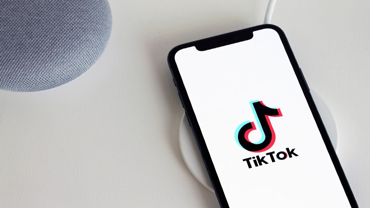 Σας μαθαίνουμε πασχαλιάτικα πώς θα φτιάξετε το νέο τρεντ στο TikTok βήμα βήμα