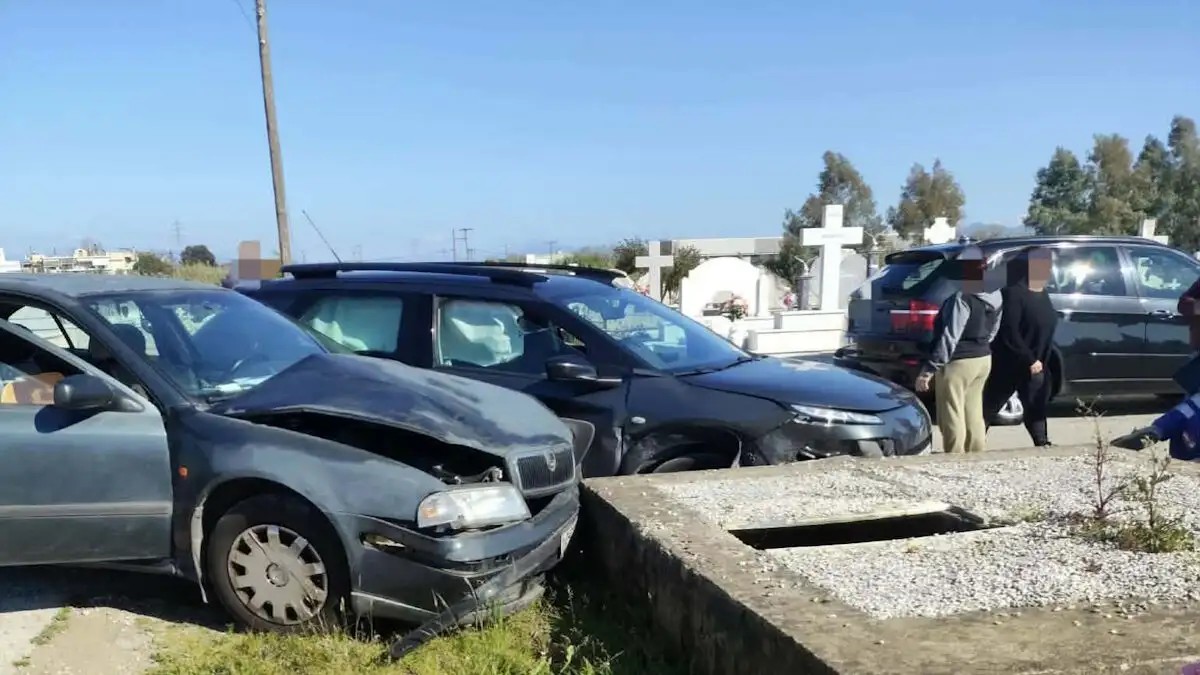 Δύο ΙΧ συγκρούστηκαν πλαγιομετωπικά στο Αγρίνιο