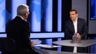 Βόμβες Τσίπρα σε αρχηγική εμφάνιση στον Χατζηνικολάου – Μιλάει ακόμα και για χρηματισμό στελεχών της ΝΔ για ΟΠΕΚΕΠΕ