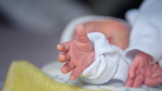 Εξοργιστική καταγγελία στο OPEN: Ραντεβού για τον… Δεκέμβριο σε βρέφος 46 ημερών που χρειάζεται άμεσα μαγνητική!