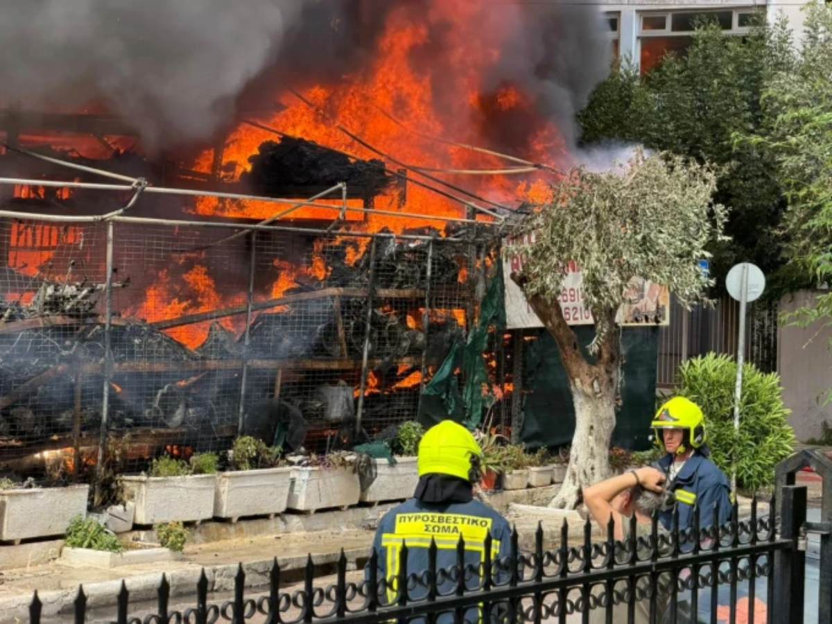 Οι καπνοί ήταν ορατοί από αρκετά σημεία του Ιλίου