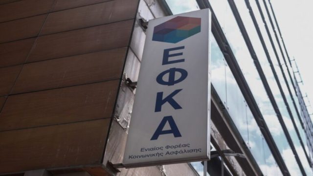Θρίλερ στον Κεραμεικό: Πυροβολισμοί με καραμπίνα έξω από τον ΕΦΚΑ – Σε εξέλιξη ανθρωποκυνηγητό για τον 89χρονο δράστη