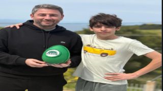 Νίκος Ανδρουλάκης: Ανάσταση με τον γιο του και τον ήλιο του ΠΑΣΟΚ σε… πασχαλινό αυγό