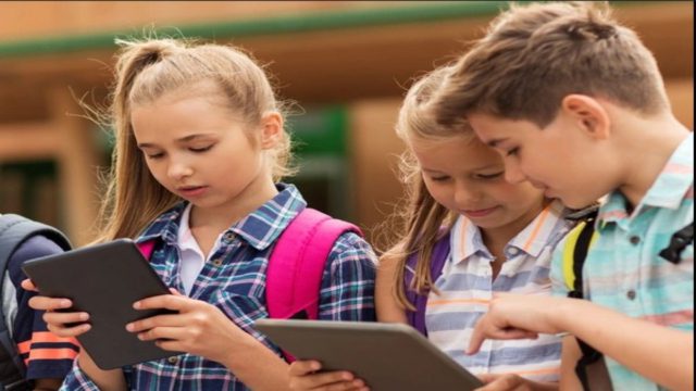 Από το tablet στο τετράδιο: Η μεγάλη στροφή της Σουηδίας στην παραδοσιακή μάθηση