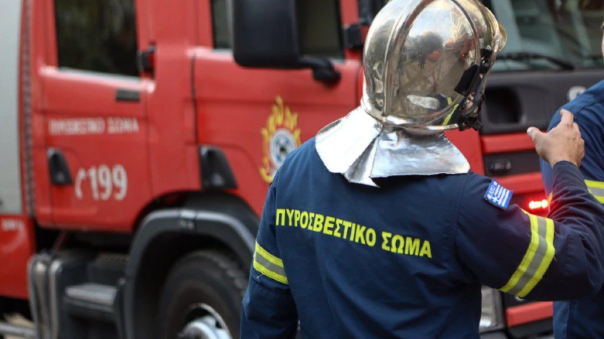 Η φωτιά προκλήθηκε από μηχανική βλάβη στον κινητήρα του οχήματος