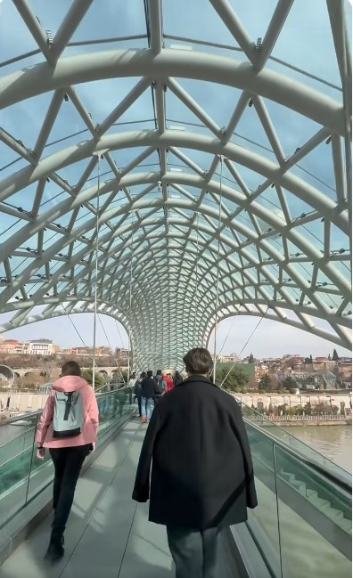 Η Bridge of Peace στην Τιφλίδα