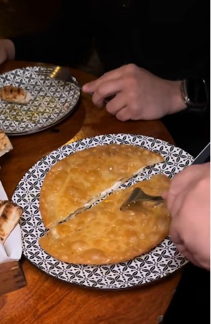 Η εντυπωσιακή σφακιανή με μέλι