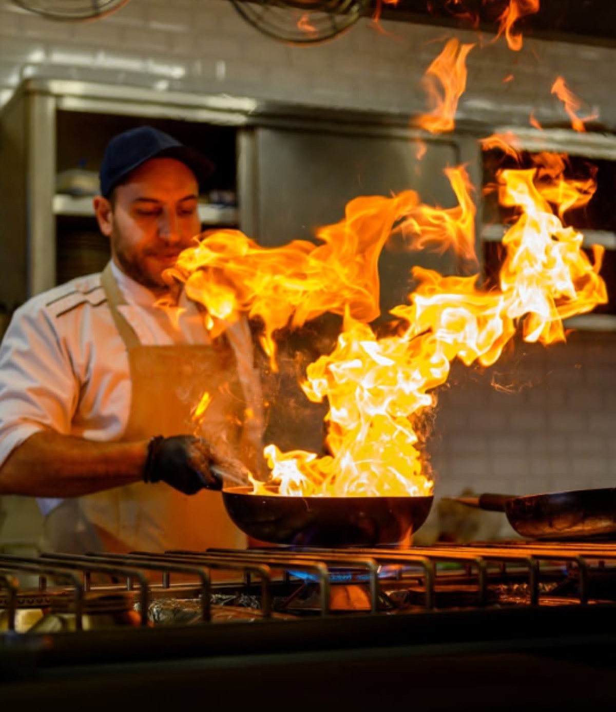 Η φιλοσοφία της (open kitchen) αποτελεί ένα από τα πιο χαρακτηριστικά στοιχεία του χώρου.