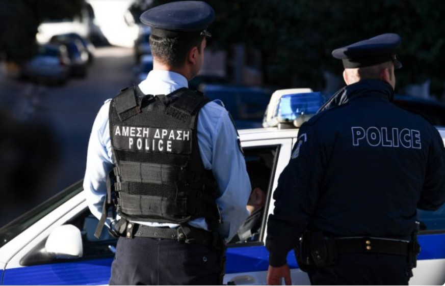 οι αστυνομικοί από την Υποδιεύθυνση Δίωξης και Εξιχνίασης Εγκλημάτων Κατερίνης.