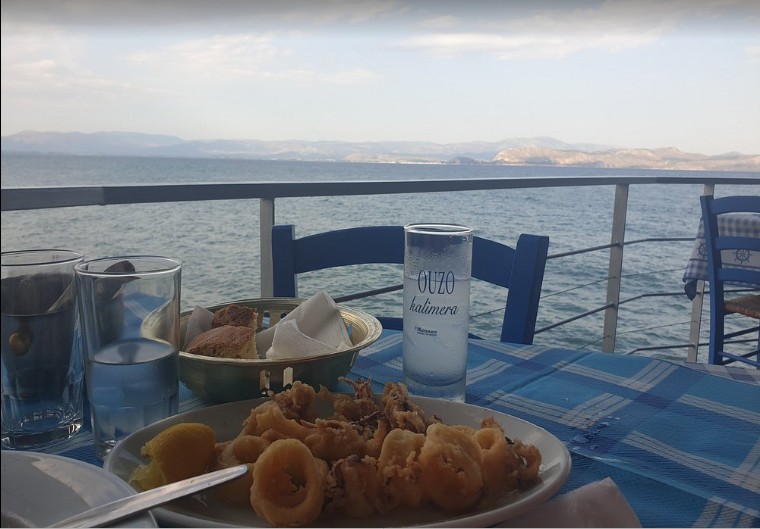 Θέα από ταβέρνα στο Κιβέρι