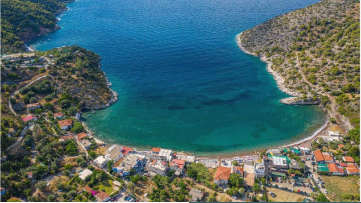 Η παραλία Σχίνος