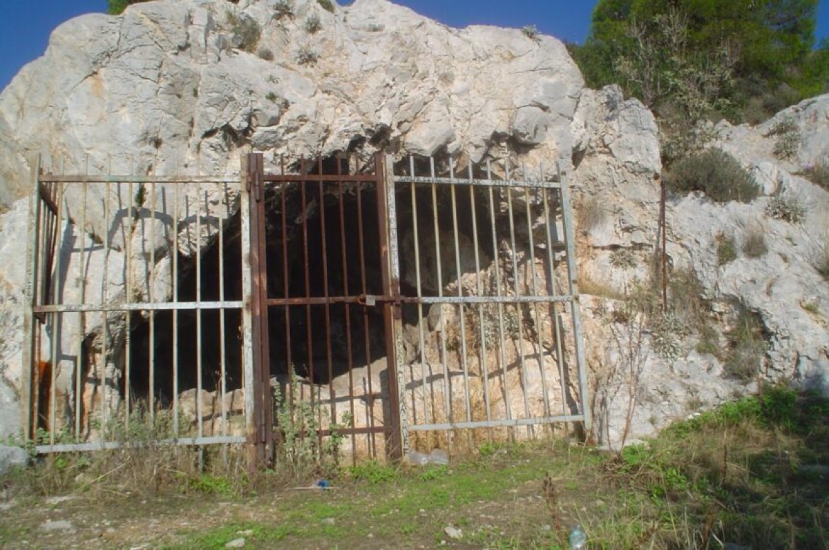 Οι μύθοι από για τη σπηλιά του Νταβέλη