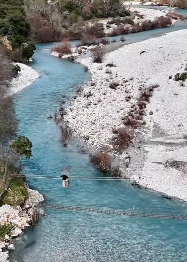 Η θέα από ψηλά με το τελεφερίκ.