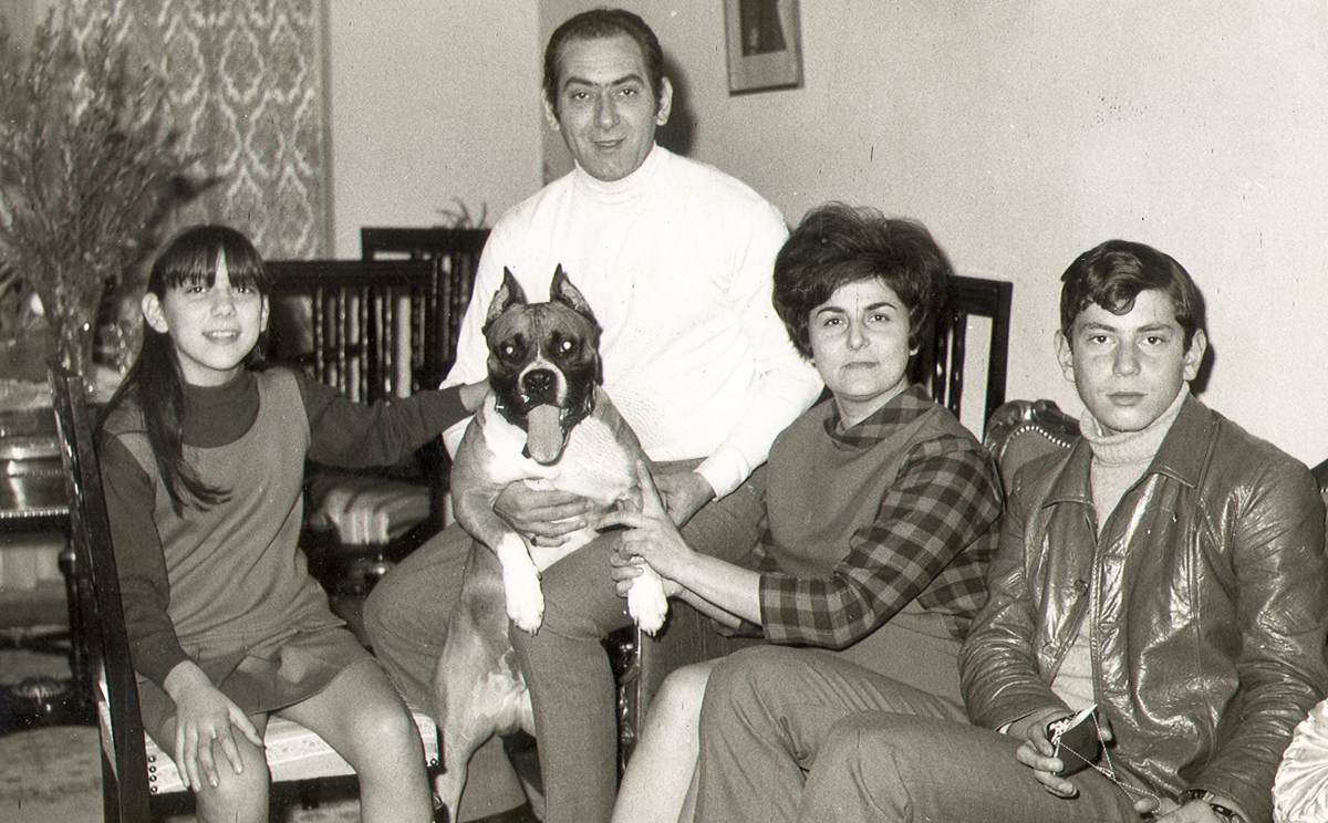 Στράτος Διονυσίου και οικογένεια